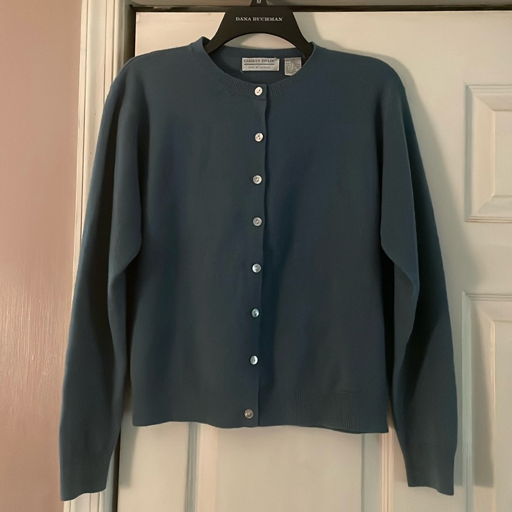 4/$20 Carolyn Taylor Blue button down sweater size large